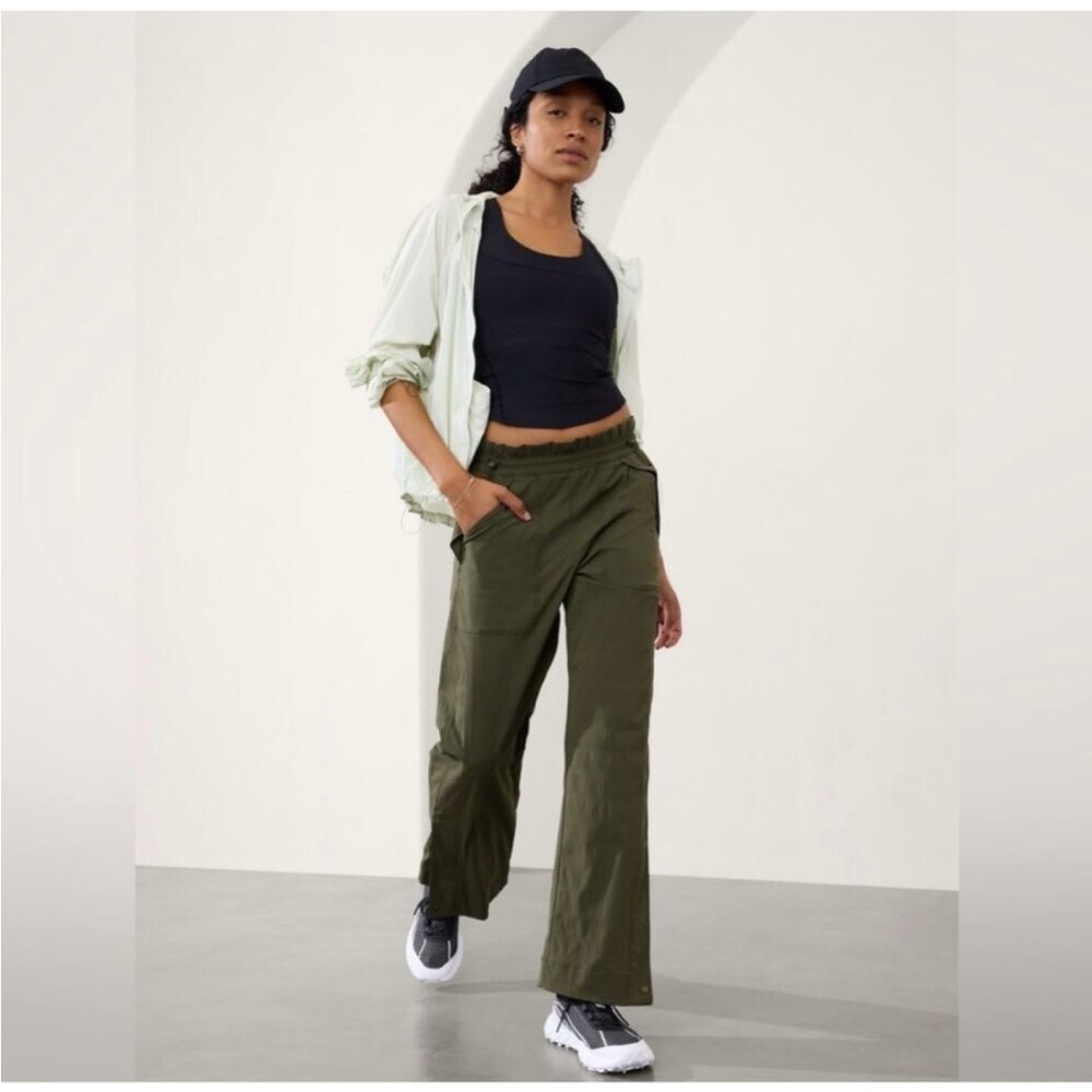 Athleta Trekkie Parachute Pant Dark Green Relaxed size 8 wide leg
